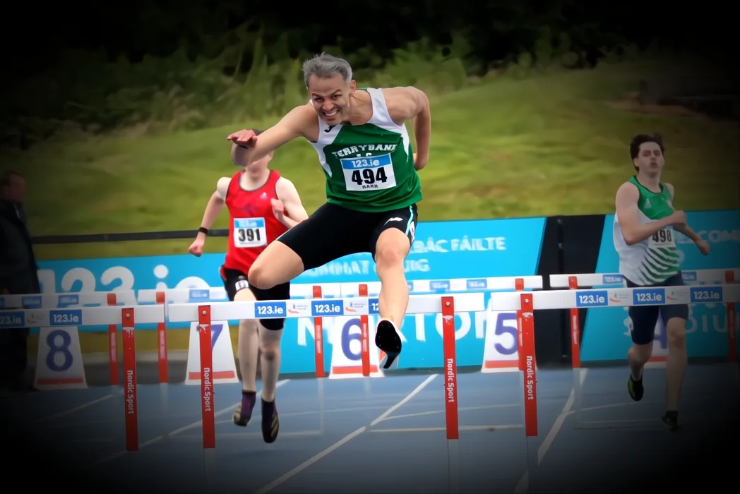 Lavin Smashes Record as Conditions Can’t Dampen Day One Drama
