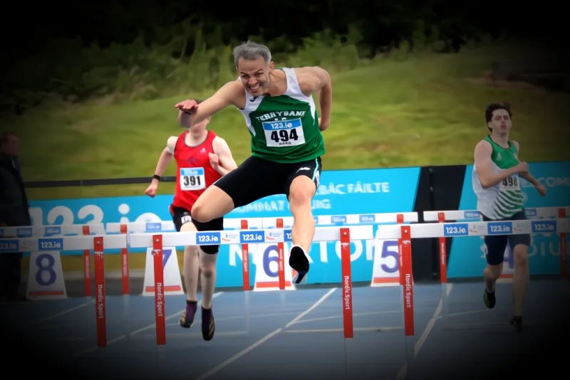 Lavin Smashes Record as Conditions Can’t Dampen Day One Drama